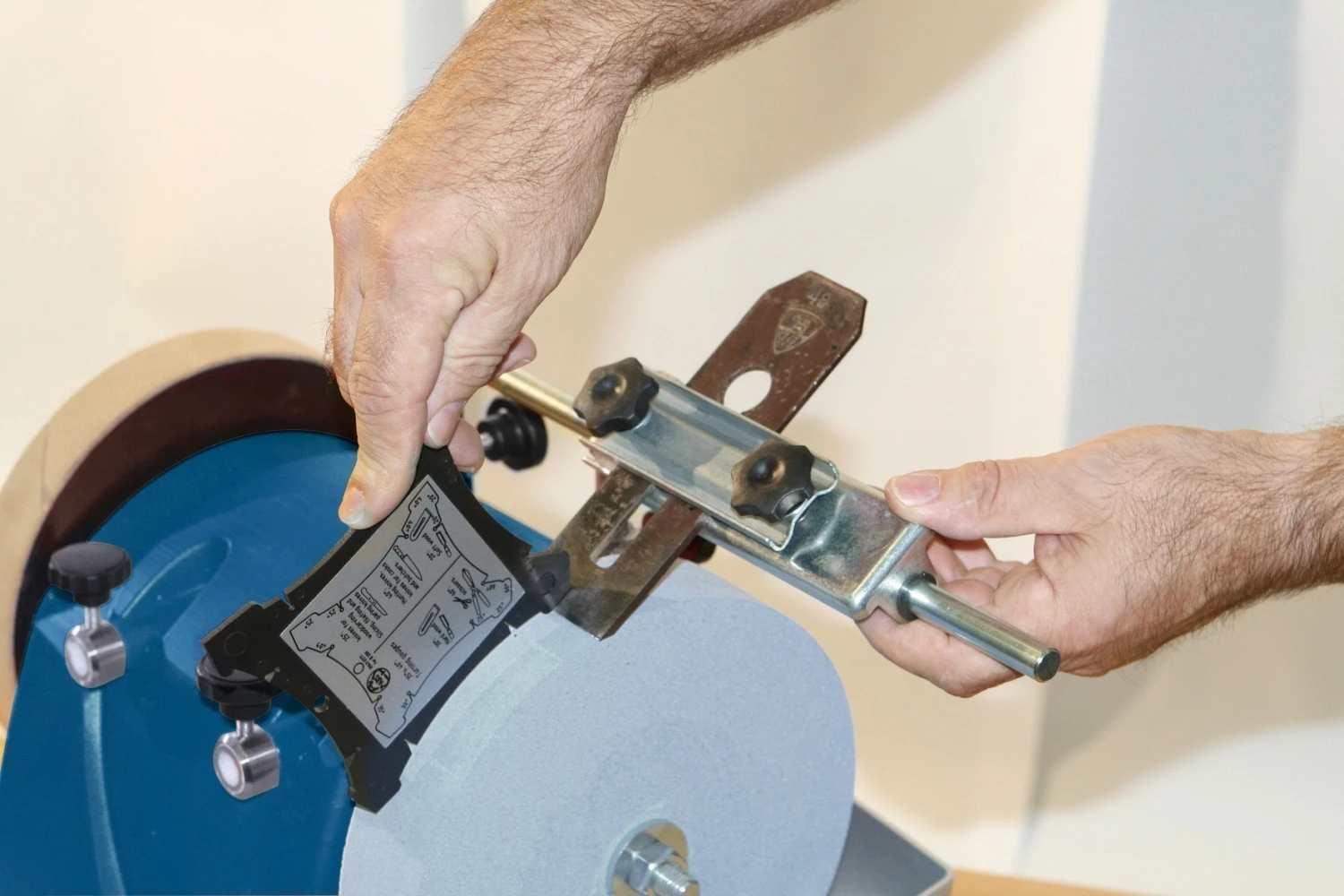 Scheppach Nass-Schleifsystem TIGER 2500 Ø 250mm 230V / 200W 4 Scheppach Nass-Schleifsystem TIGER 2500 Ø 250mm 230V / 200W – Bild 2